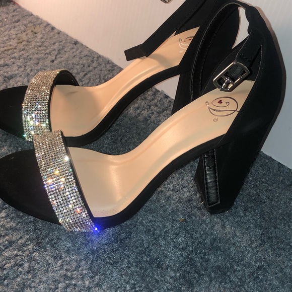 Black heels - Picture 7 of 8